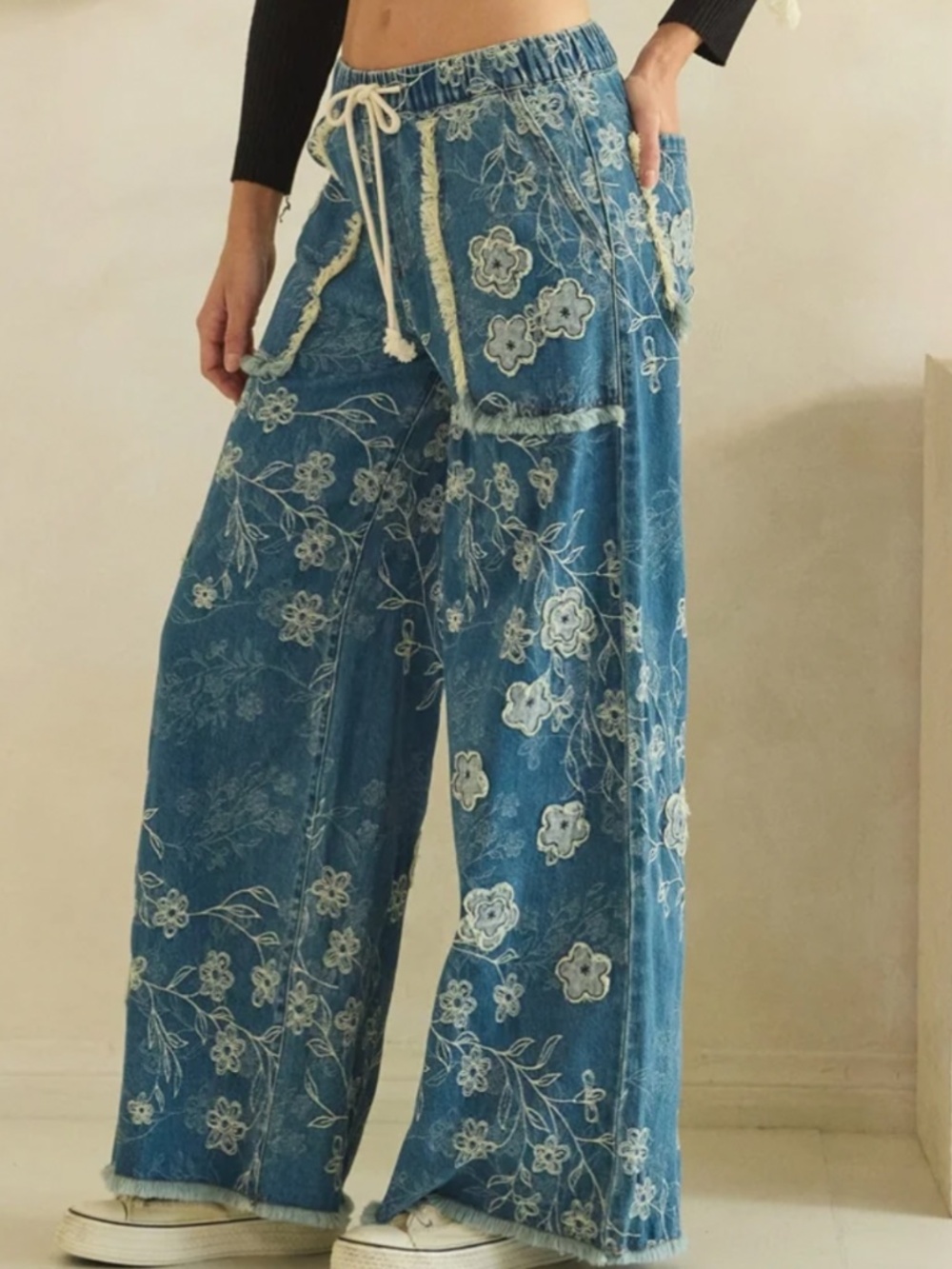 ❤️ OLI & HALI “ Alexandria “OLI AND HALI FLORAL PATCH EMBROIDERED DENIM PANTS 35 - Picture 4 of 7